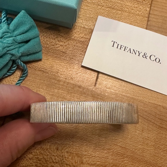 VTG Tiffany & Co. Coin Edge cuff bracelet, sterling silver, UNISEX. - Picture 4 of 7